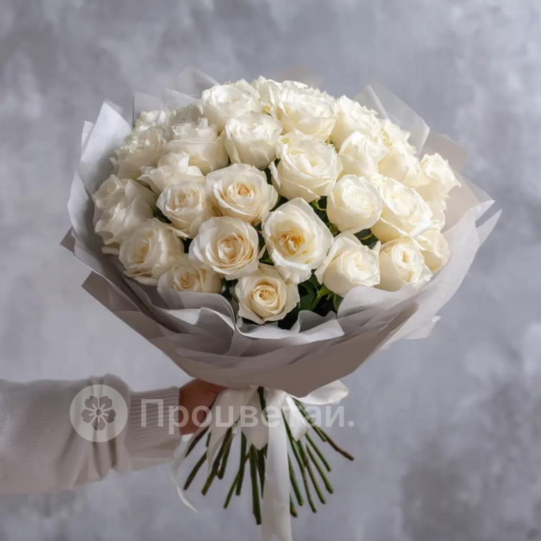 Белые розы &laquo;Туманная гладь&raquo;