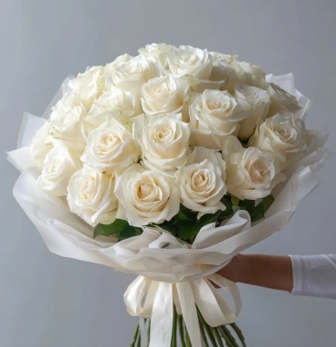 Белые розы «Аромат облаков»