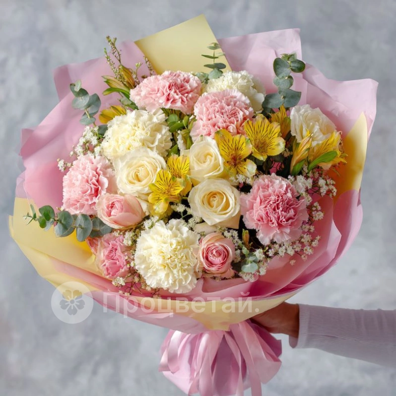 Букет с гвоздиками &laquo;Яркий момент&raquo;