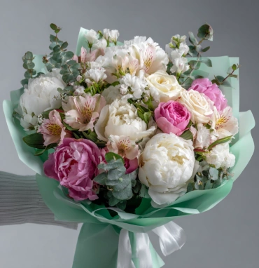 Букет с пионами «Облачное настроение»