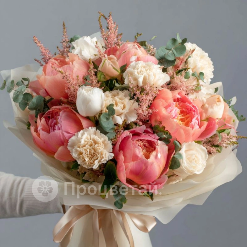 Букет с пионами &laquo;Медовый этюд&raquo;