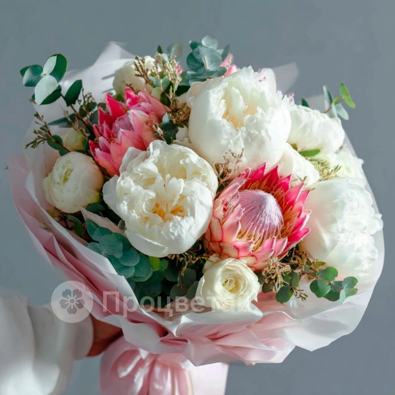 Букет с пионами &laquo;Румяный этюд&raquo;