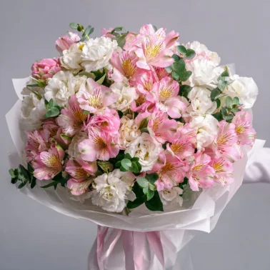 Букет с эустомами «Чистое вдохновение»