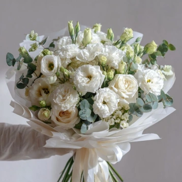 Букет с эустомами «Светлая вуаль»