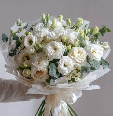 Букет с эустомами «Светлая вуаль»