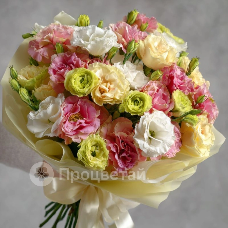 Букет с эустомами &laquo;Лепестковая симфония&raquo;