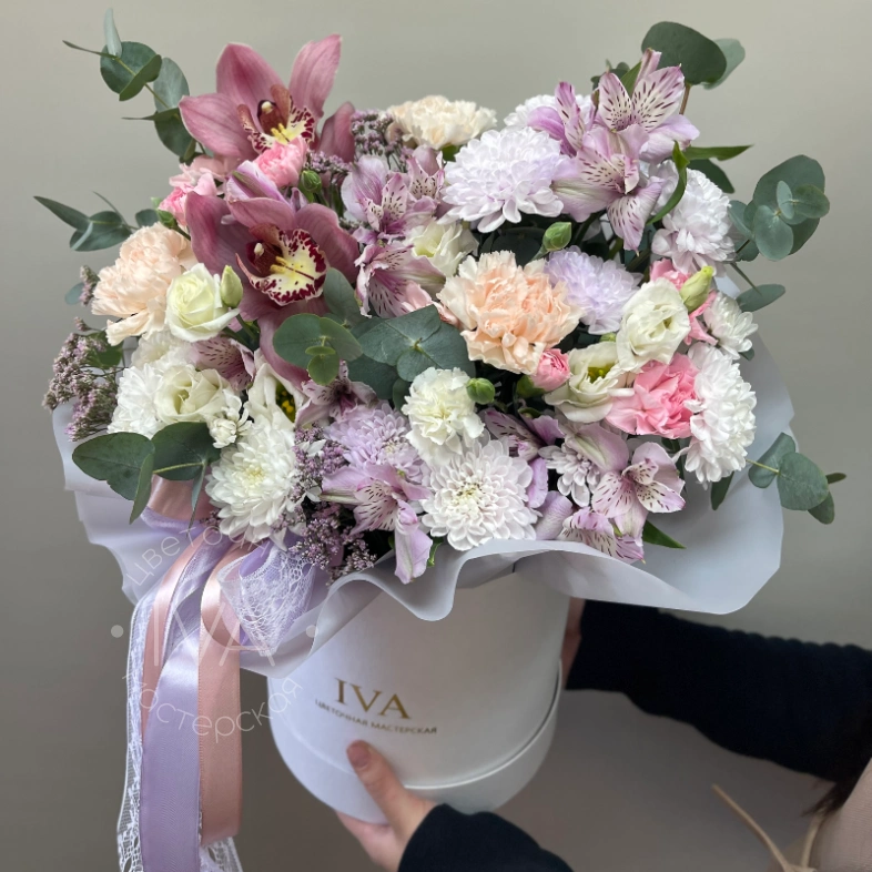 Шляпная коробка с орхидеей 