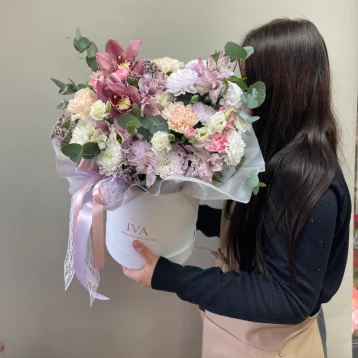 Шляпная коробка с орхидеей 