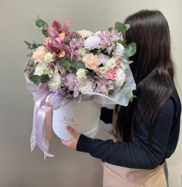 Шляпная коробка с орхидеей 