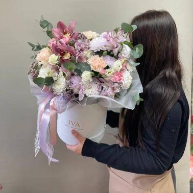 Шляпная коробка с орхидеей 