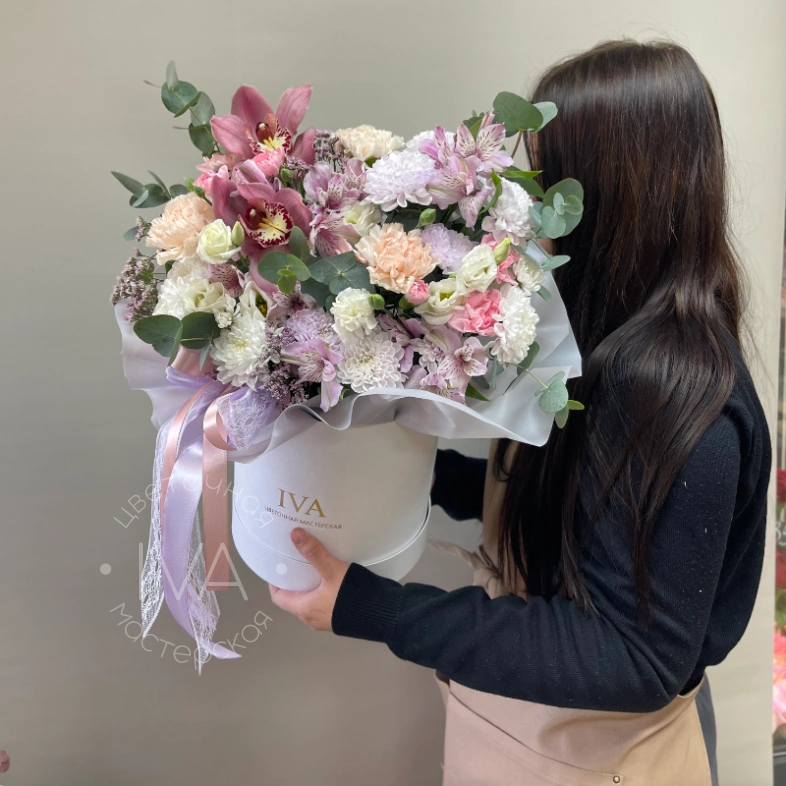 Шляпная коробка с орхидеей 