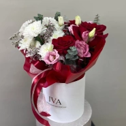 Коробка с хризантемой и розой  1