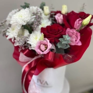 Коробка с хризантемой и розой  0