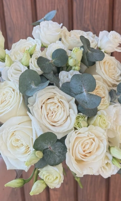 Свадебный букет из роз, эустомы