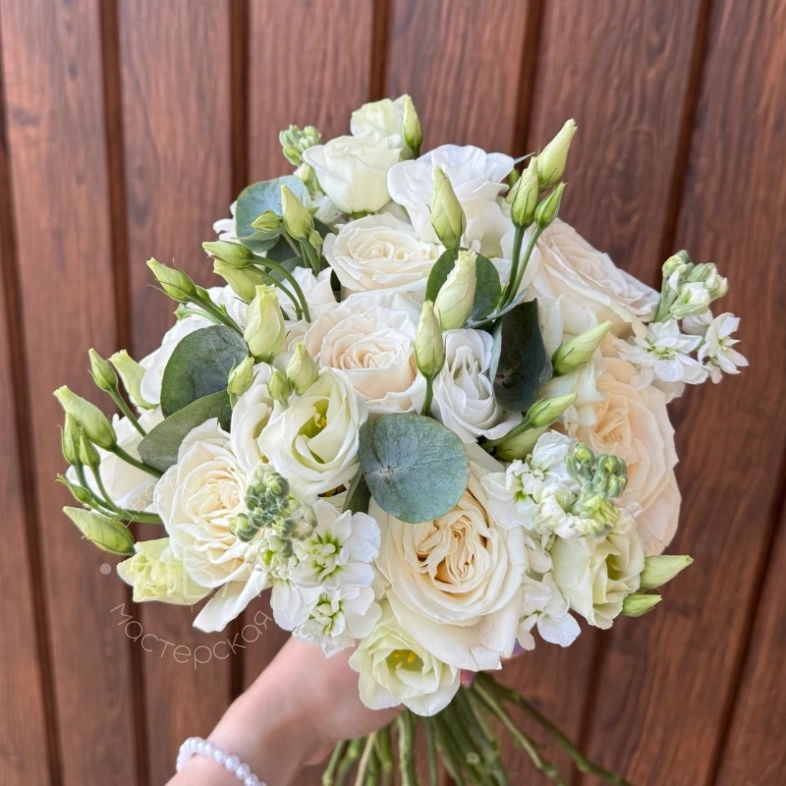 Свадебный букет с розой, матиолой и розой