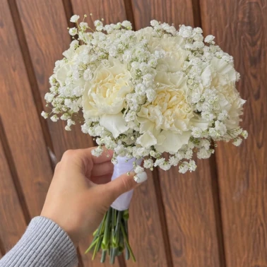 Свадебный букет с диантусами и гипсофилой 