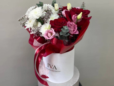 Коробка с розой, эустомой