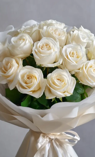 15 белых эквадорских роз 60 см