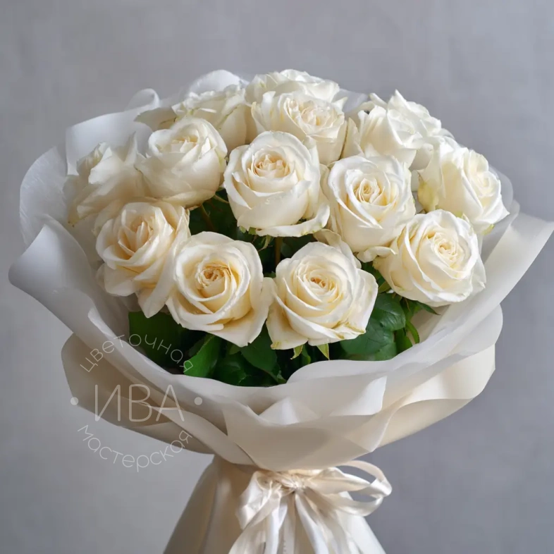 15 белых эквадорских роз 60 см