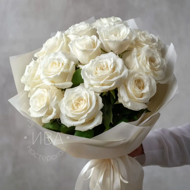15 белых эквадорских роз 60 см