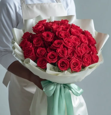 Красные розы «Пылающий комплимент»